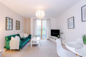 Cosy 1Bedroom Apartment With Balcony, Sleeps 4, Prime Location, Long Term Disc